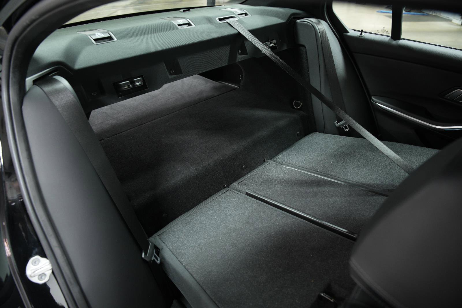 Used 2023 BMW 330e xDrive image 12