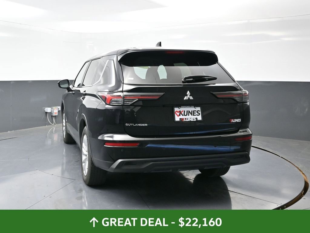 Used 2025 Mitsubishi Outlander ES image 12