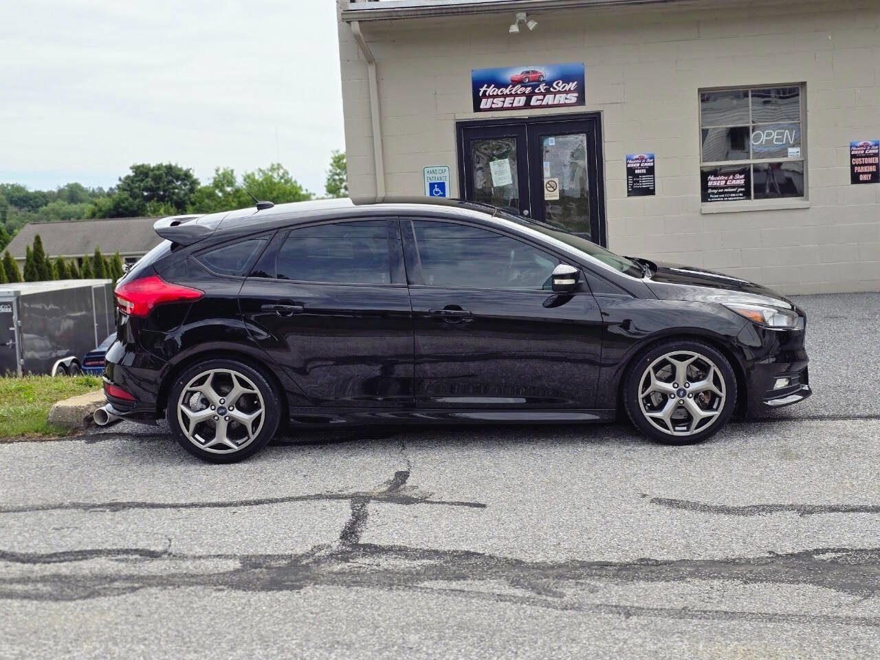 Used 2018 Ford Focus ST FWD image 3