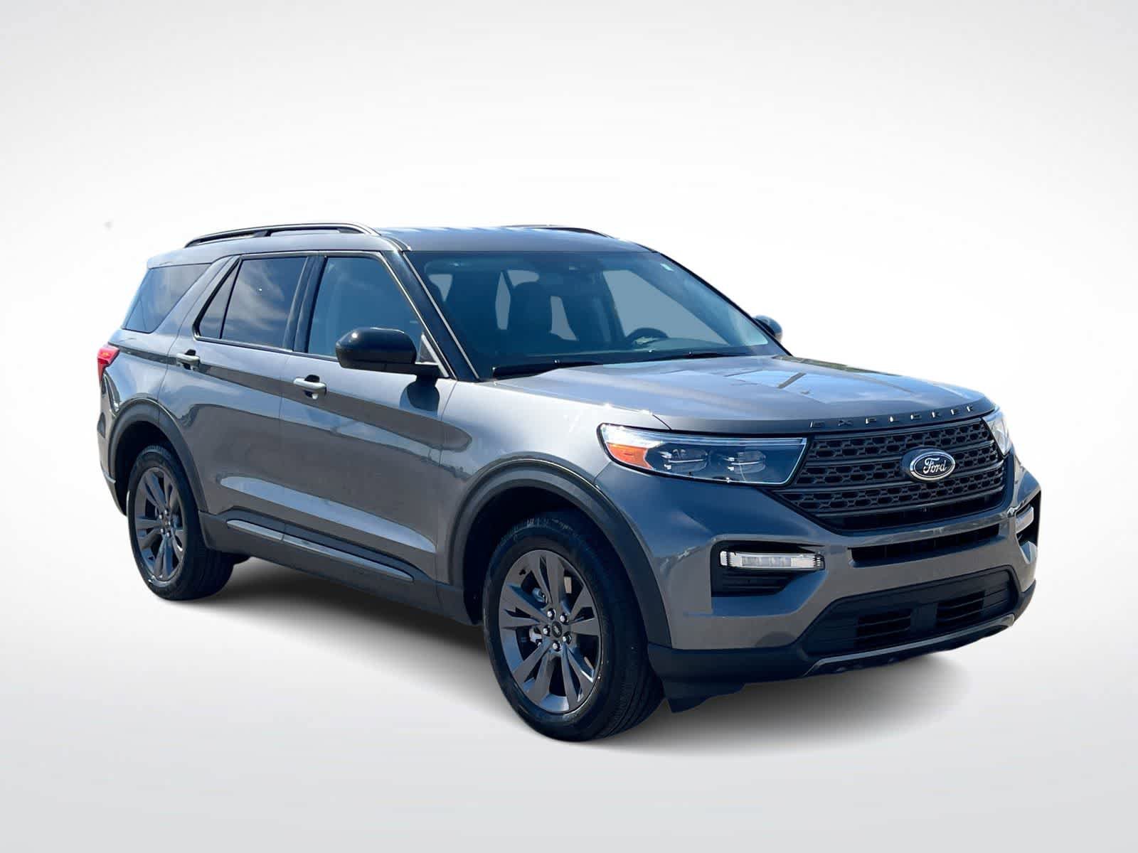 Used 2024 Ford Explorer XLT w/ Equipment Group 202A AWD/4WD image 2