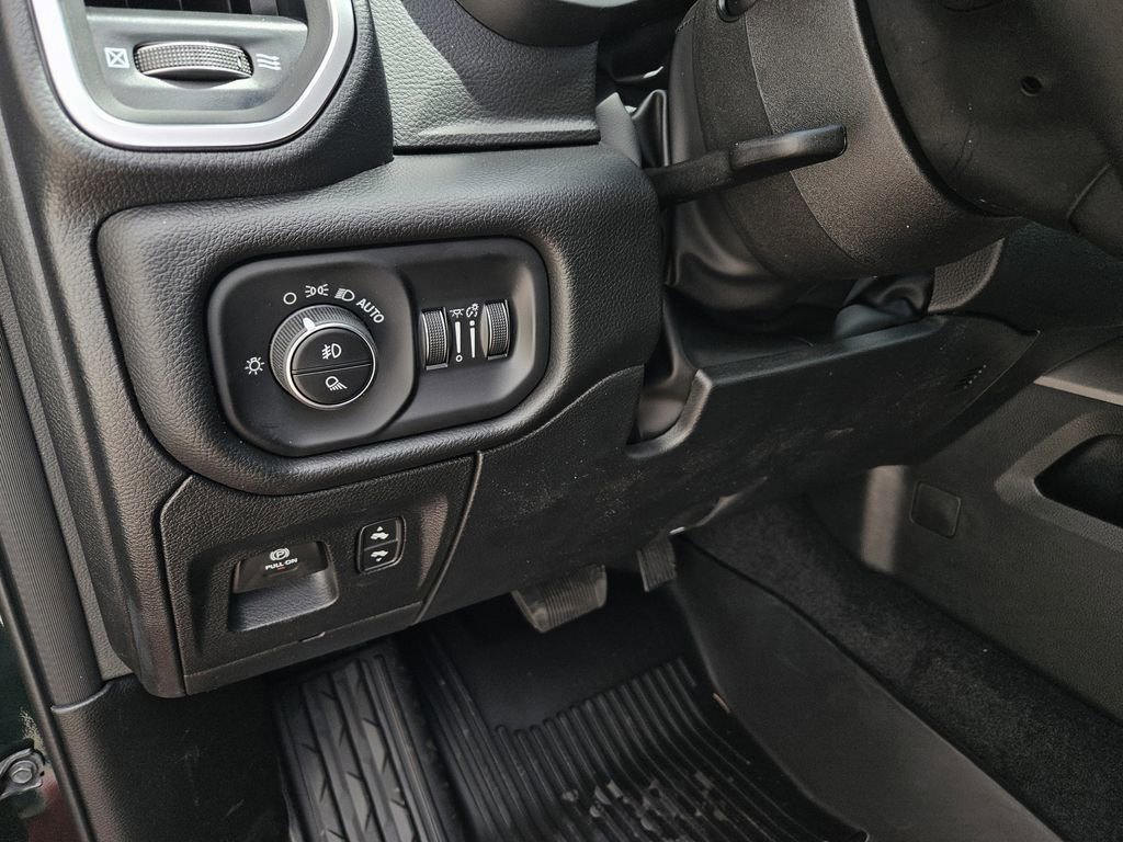 New 2026 RAM 1500 4x4 Crew Cab image 14