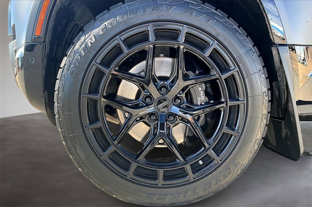 Used 2025 Land Rover Defender 130 V8 image 8