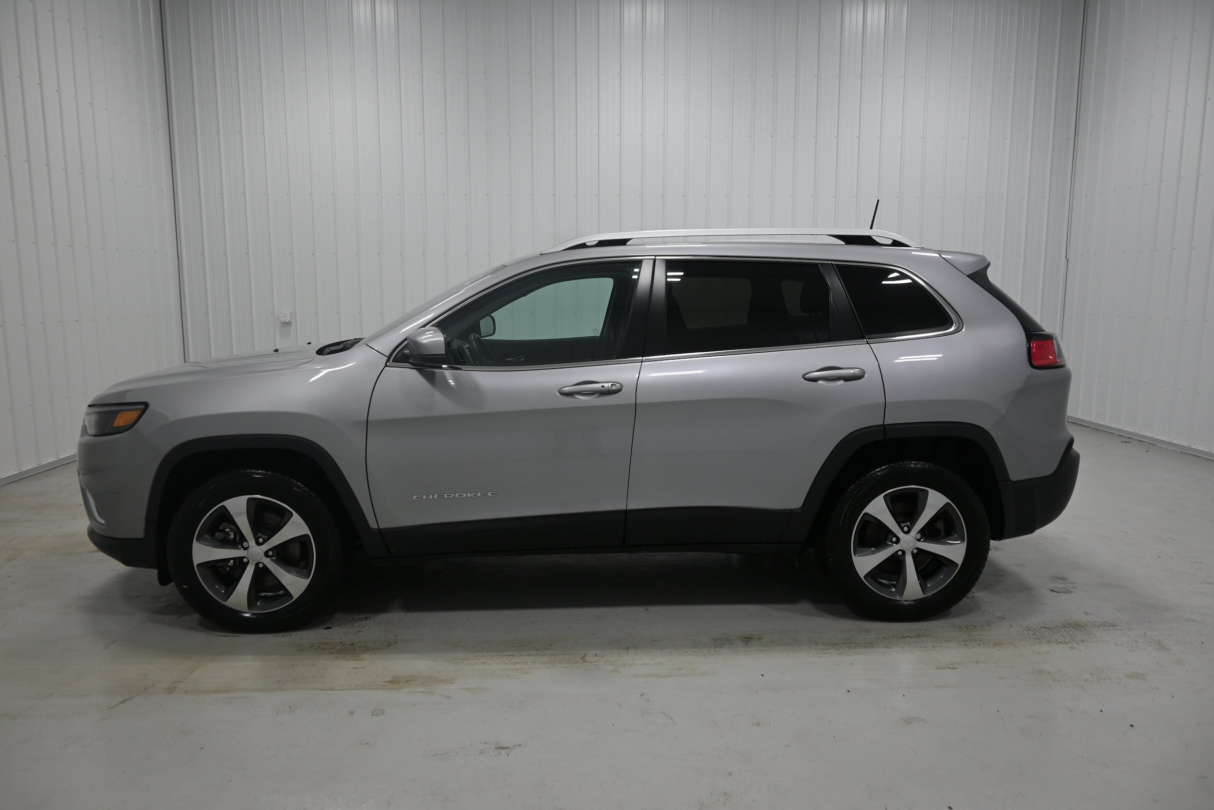 Used 2019 Jeep Cherokee Limited w/ Trailer Tow Group AWD/4WD image 26