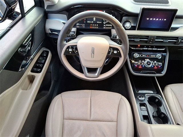 Used 2022 Lincoln Corsair AWD w/ Premium Package image 12