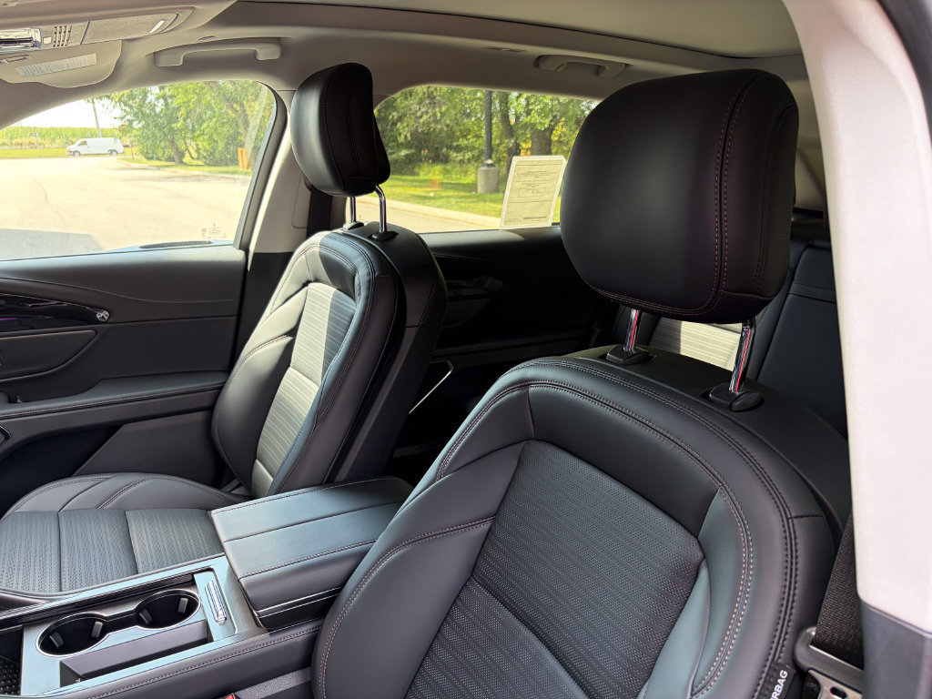 New 2026 Lincoln Nautilus Reserve w/ Jet Appearance Package AWD/4WD image 12