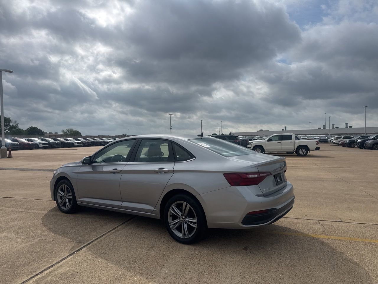 Used 2024 Volkswagen Jetta SE image 14