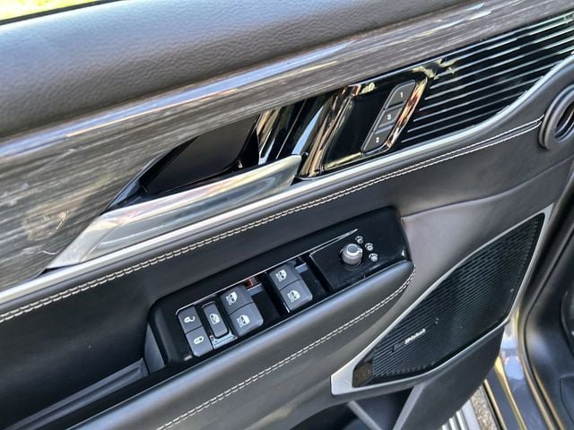 Used 2022 Jeep Wagoneer Series III w/ Premium Group I AWD/4WD image 16