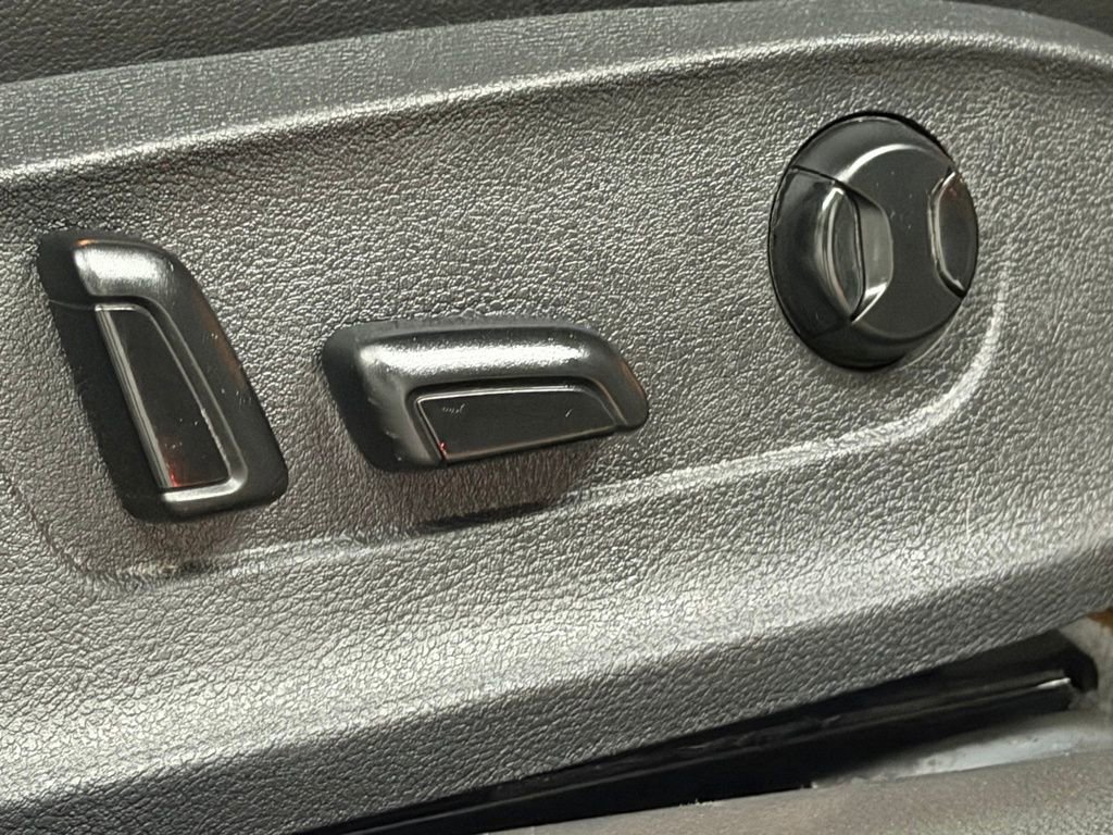 Used 2015 Volkswagen Passat TDI SEL Premium image 30