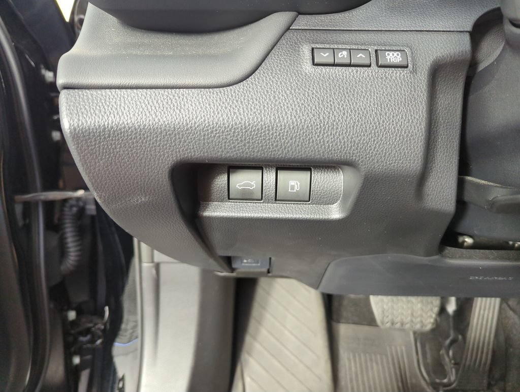 Used 2025 Toyota Crown AWD/4WD image 19
