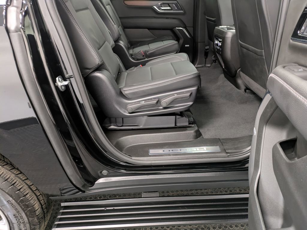 Used 2026 GMC Yukon XL Denali w/ Sun & Power Step Package image 28