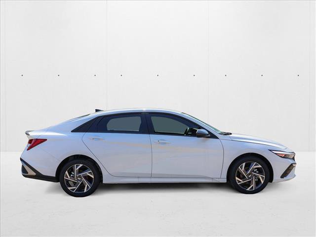New 2025 Hyundai Elantra SEL image 4