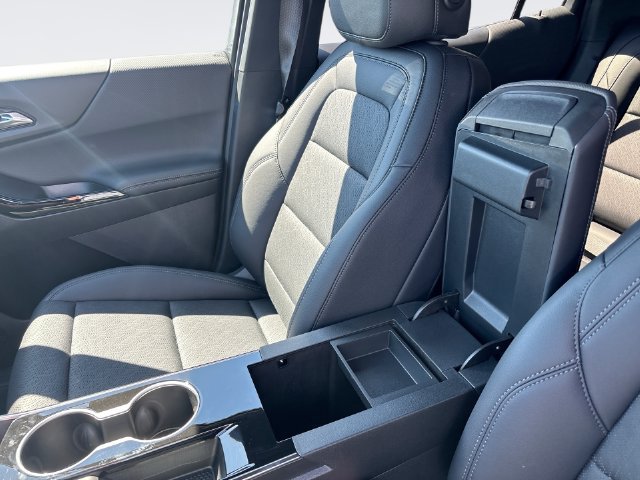 New 2027 Chevrolet Equinox LT w/ Convenience Package II FWD image 21