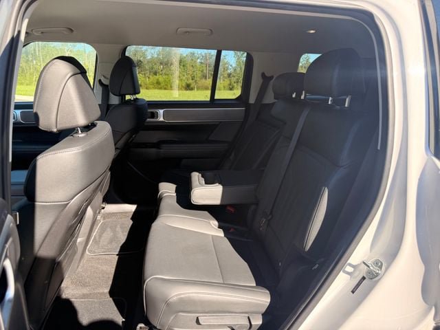 Used 2025 Hyundai Santa Fe SEL FWD image 14