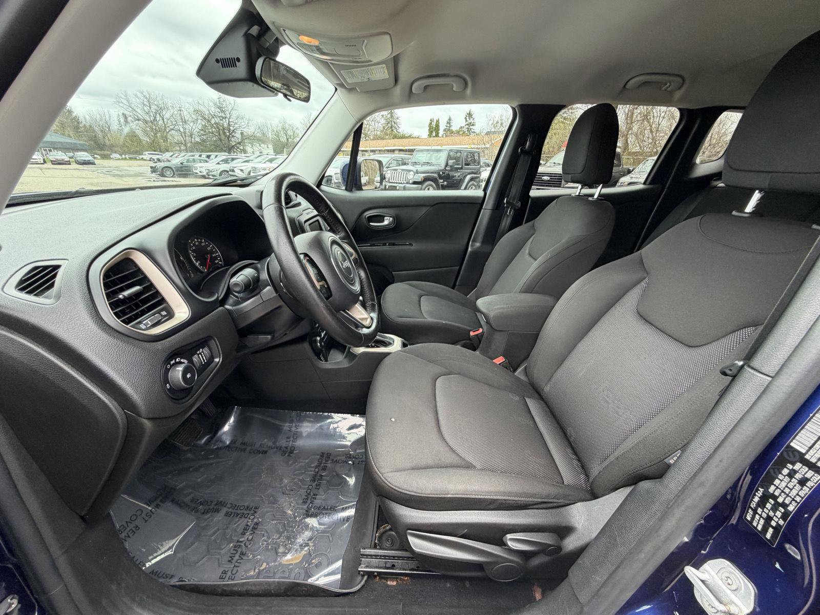 Used 2016 Jeep Renegade Latitude AWD/4WD image 9