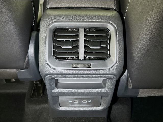 New 2026 Volkswagen Taos SE image 13