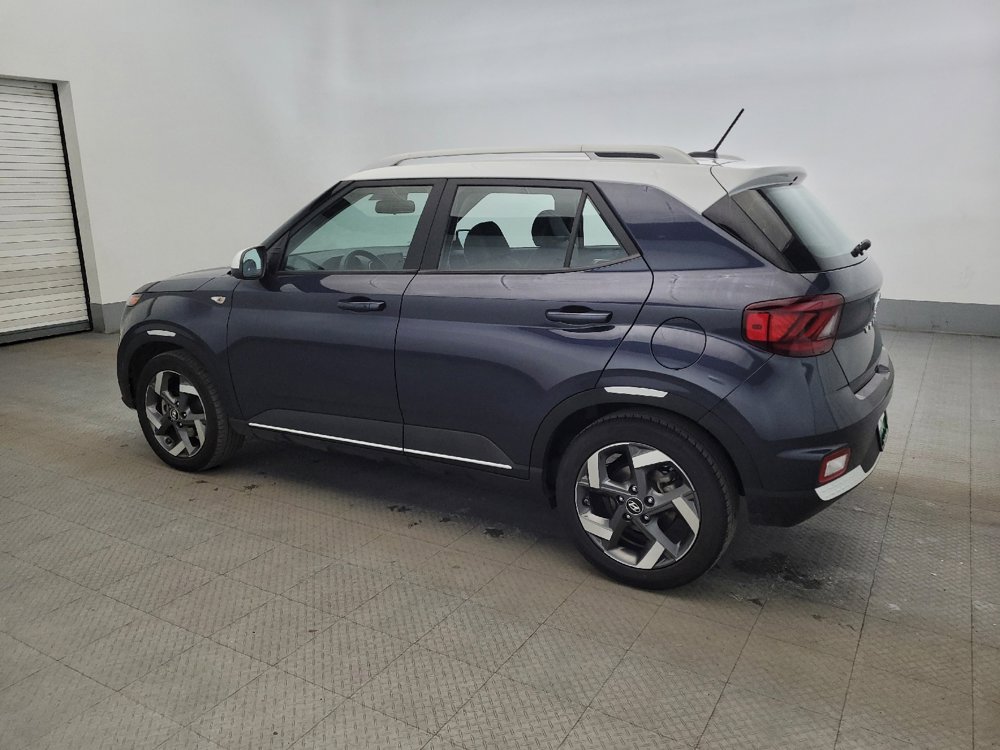 Used 2024 Hyundai Venue Limited image 3