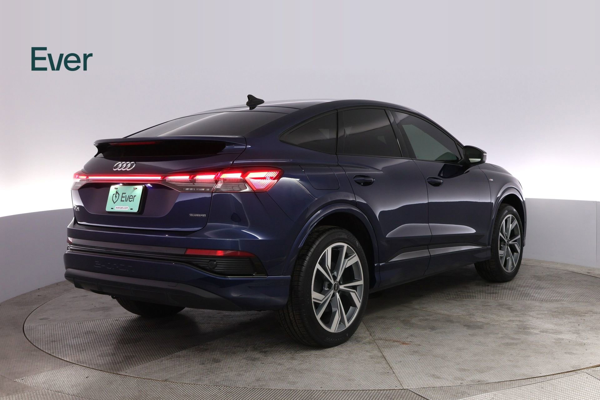 Used 2024 Audi Q4 e-tron Prestige image 3