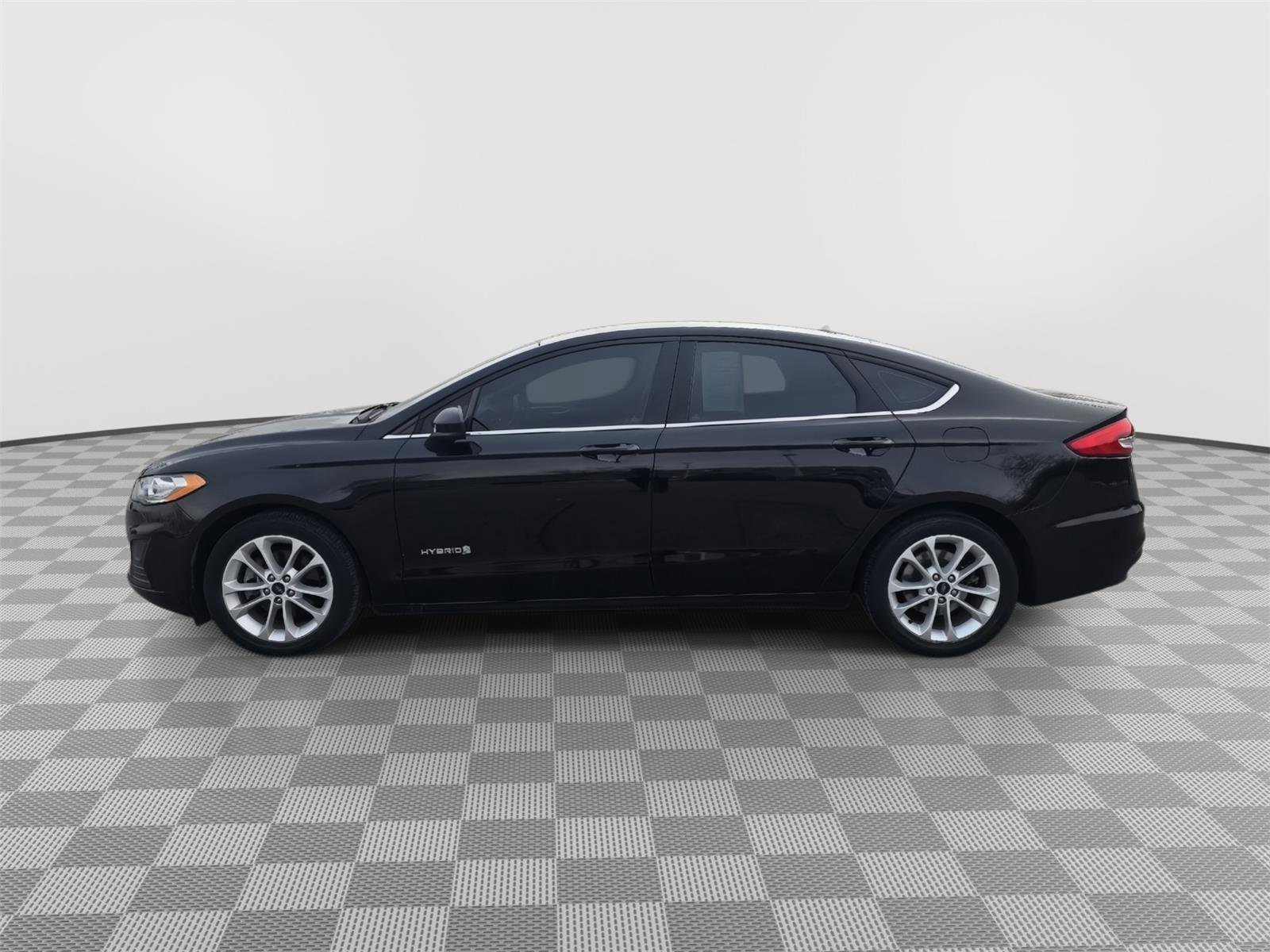 Used 2019 Ford Fusion SE image 8
