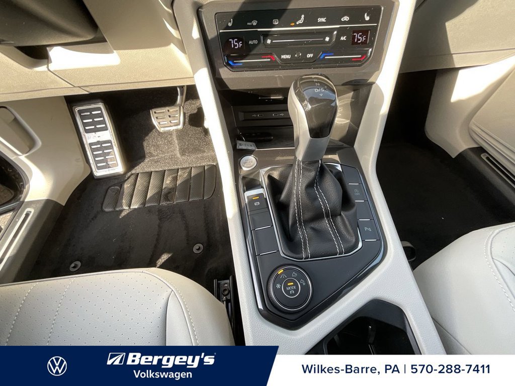 Used 2024 Volkswagen Tiguan SE R-Line AWD/4WD image 20