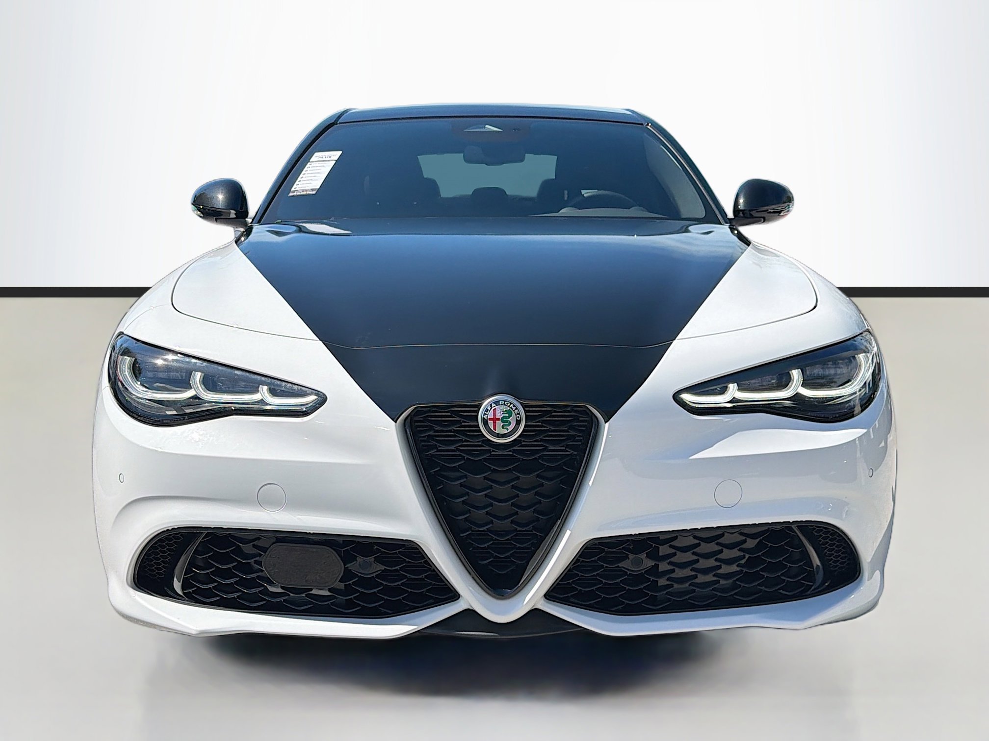 Used 2025 Alfa Romeo Giulia AWD w/ Driving Assist Package image 8