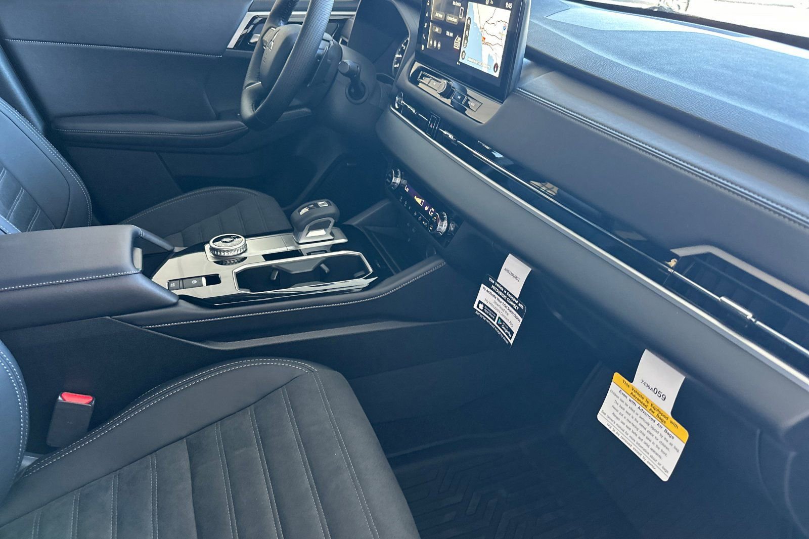 New 2025 Mitsubishi Outlander SE image 14