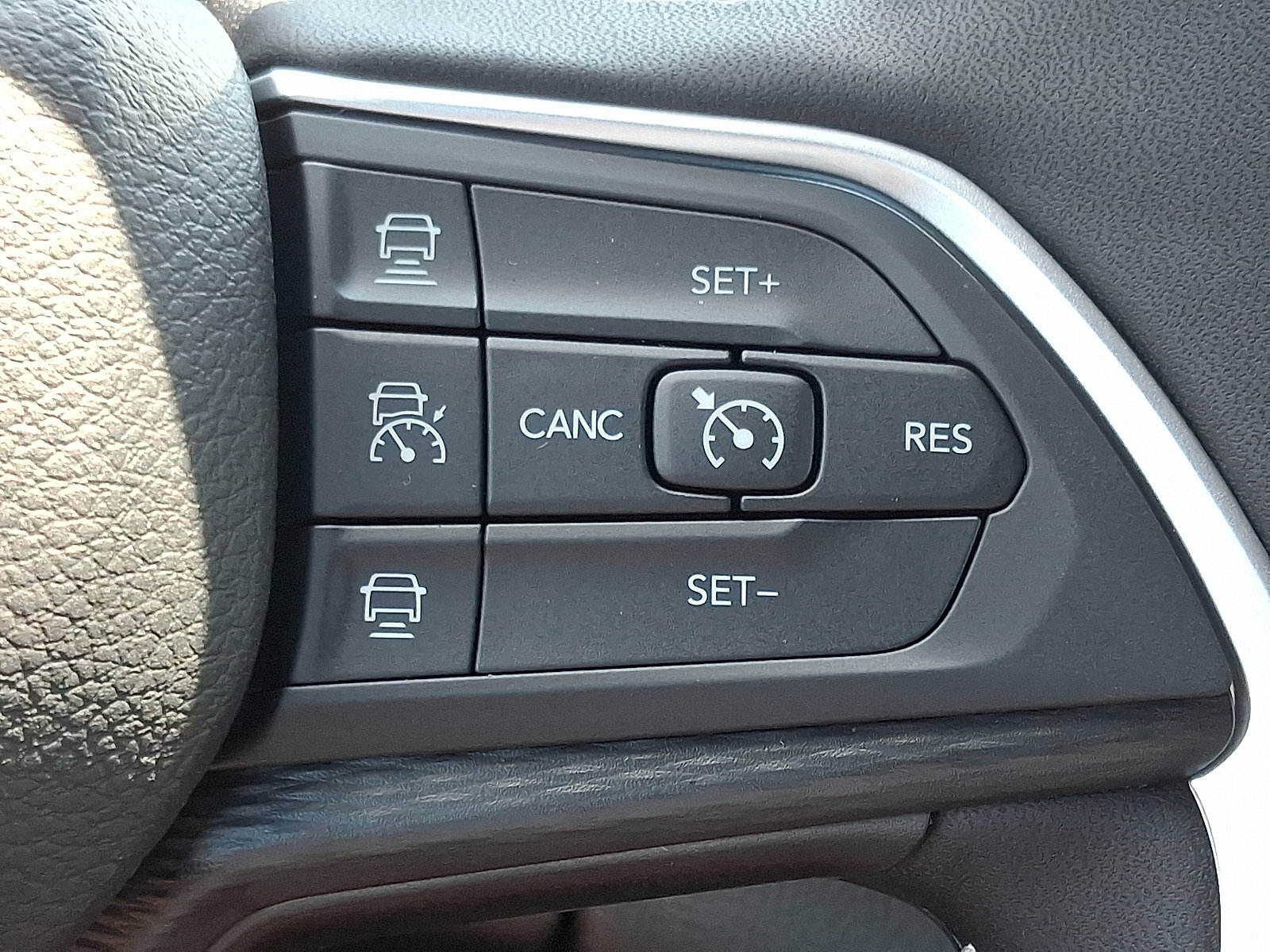 New 2025 Jeep Grand Cherokee L Altitude image 16