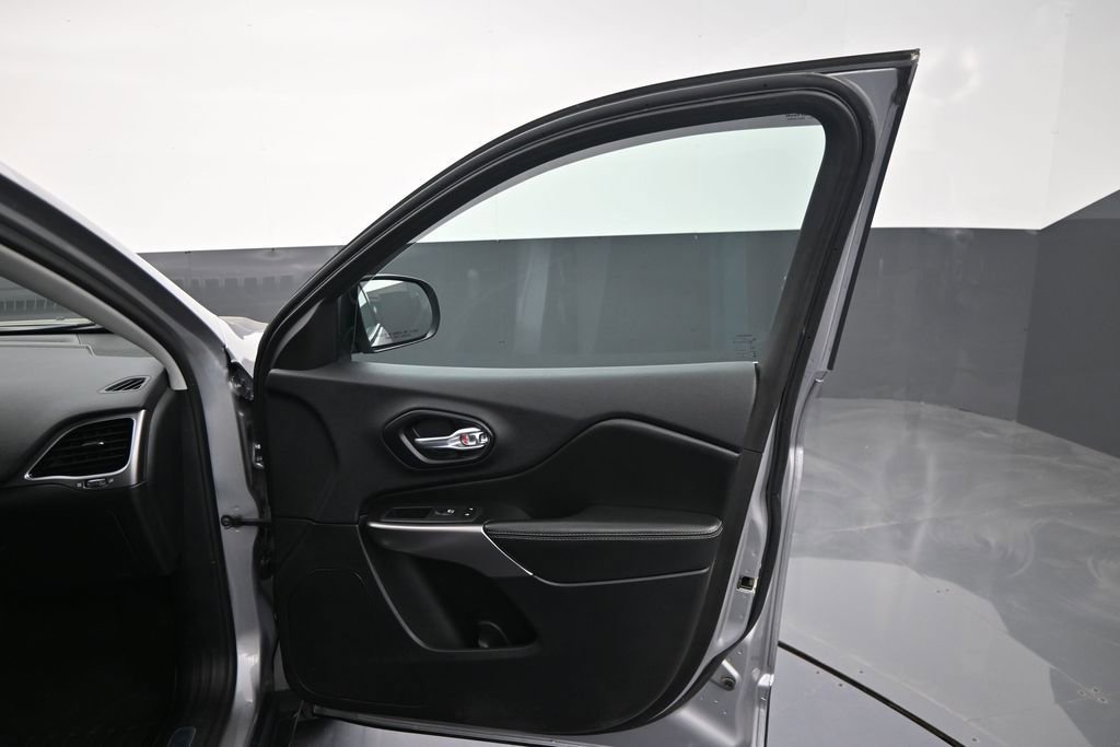 Used 2020 Jeep Cherokee Limited AWD/4WD image 37