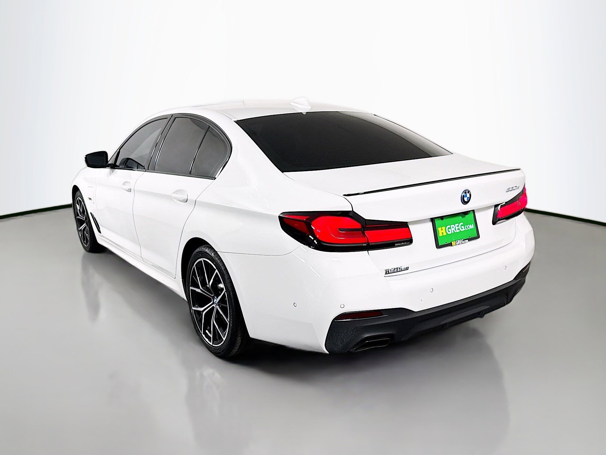 Used 2023 BMW 530e w/ M Sport Package image 7