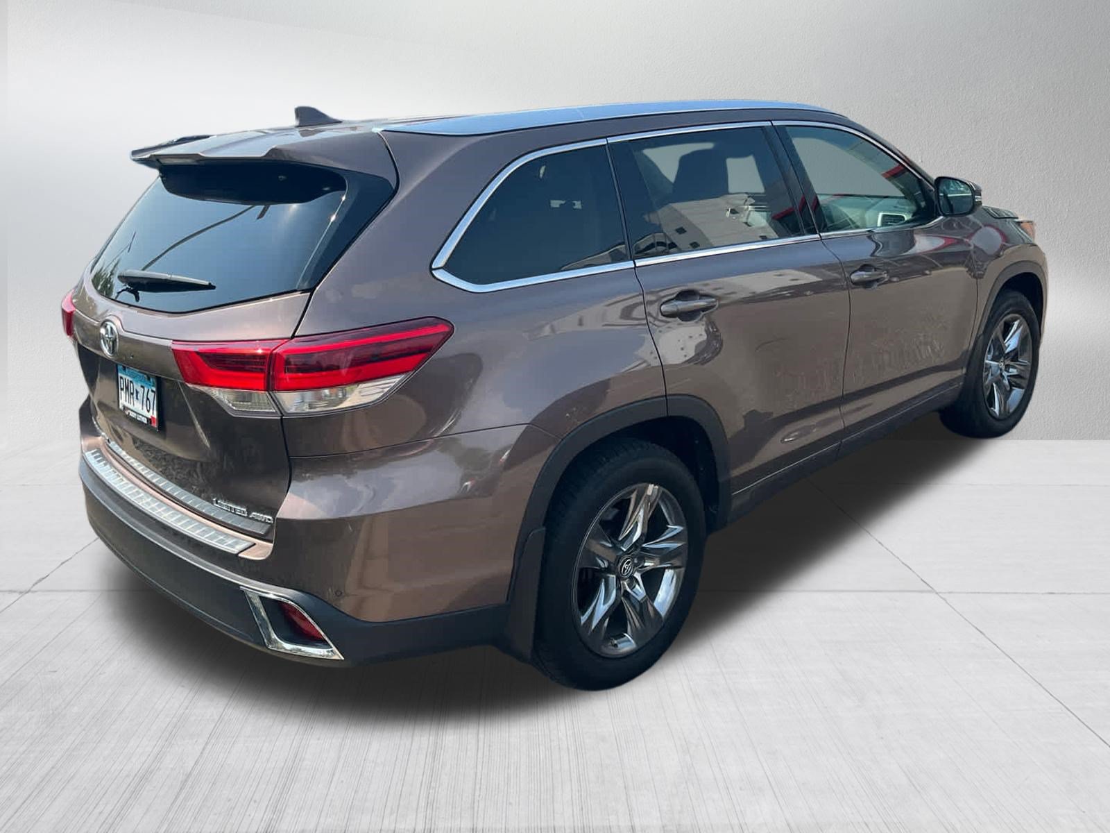 Certified 2017 Toyota Highlander Limited Platinum AWD/4WD image 5