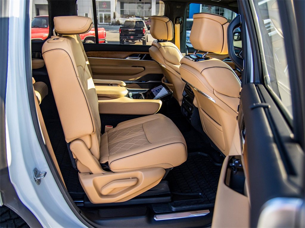 Used 2024 Jeep Grand Wagoneer Series III w/ HD Trailer Tow Package image 23