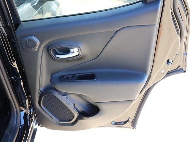 Used 2023 Jeep Renegade Latitude w/ Sun & Fun Group image 19