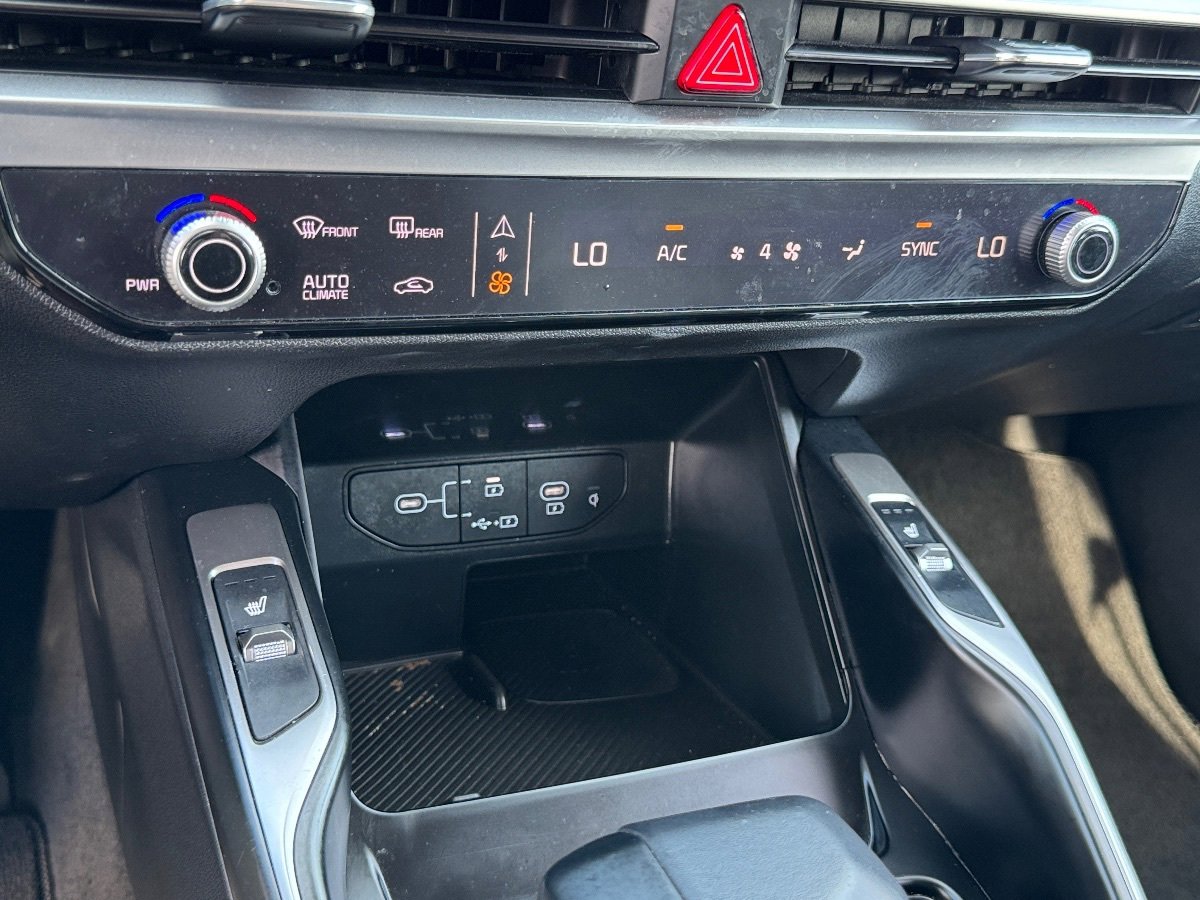 Used 2024 Kia Sorento S FWD image 32