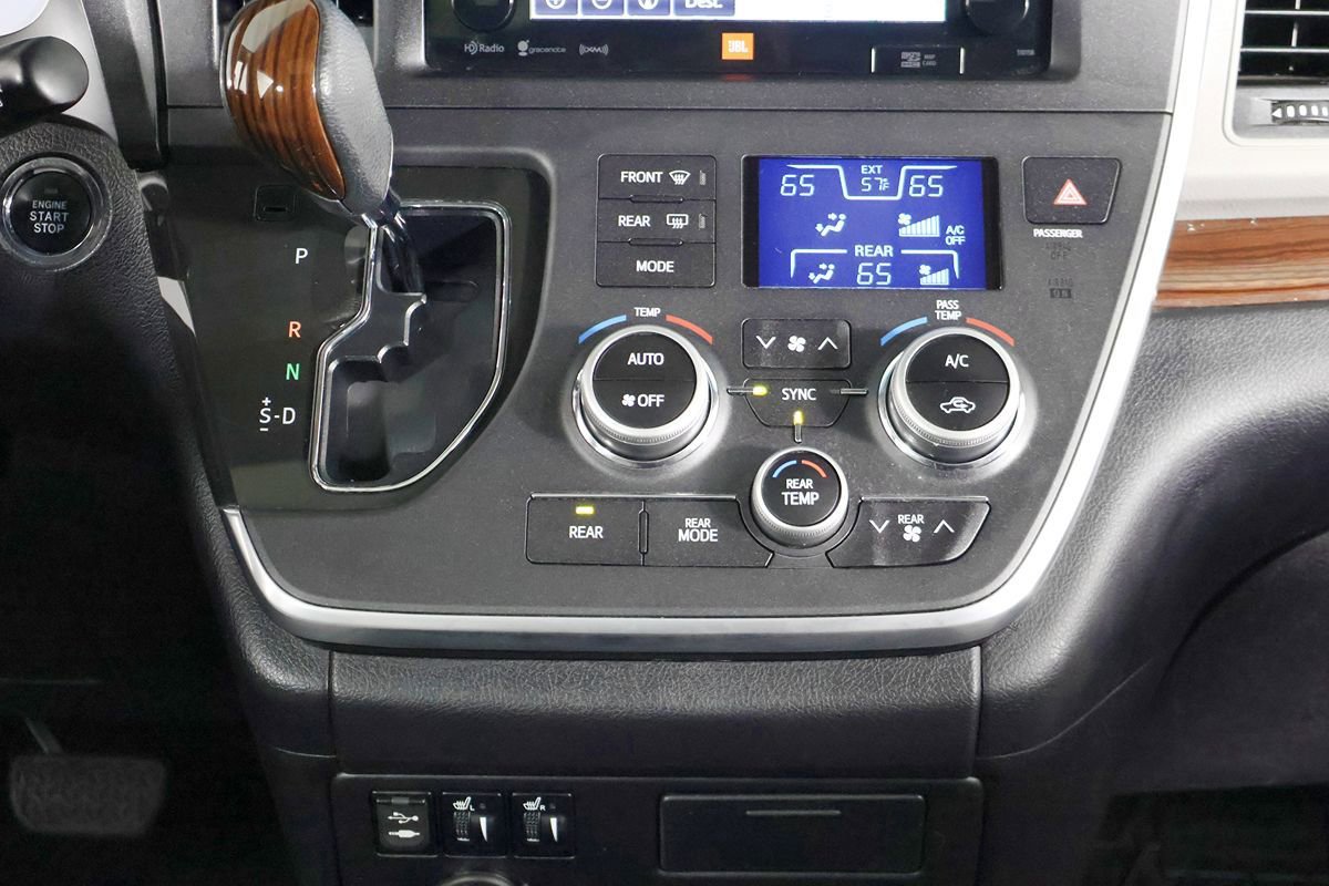 Used 2017 Toyota Sienna AWD image 34