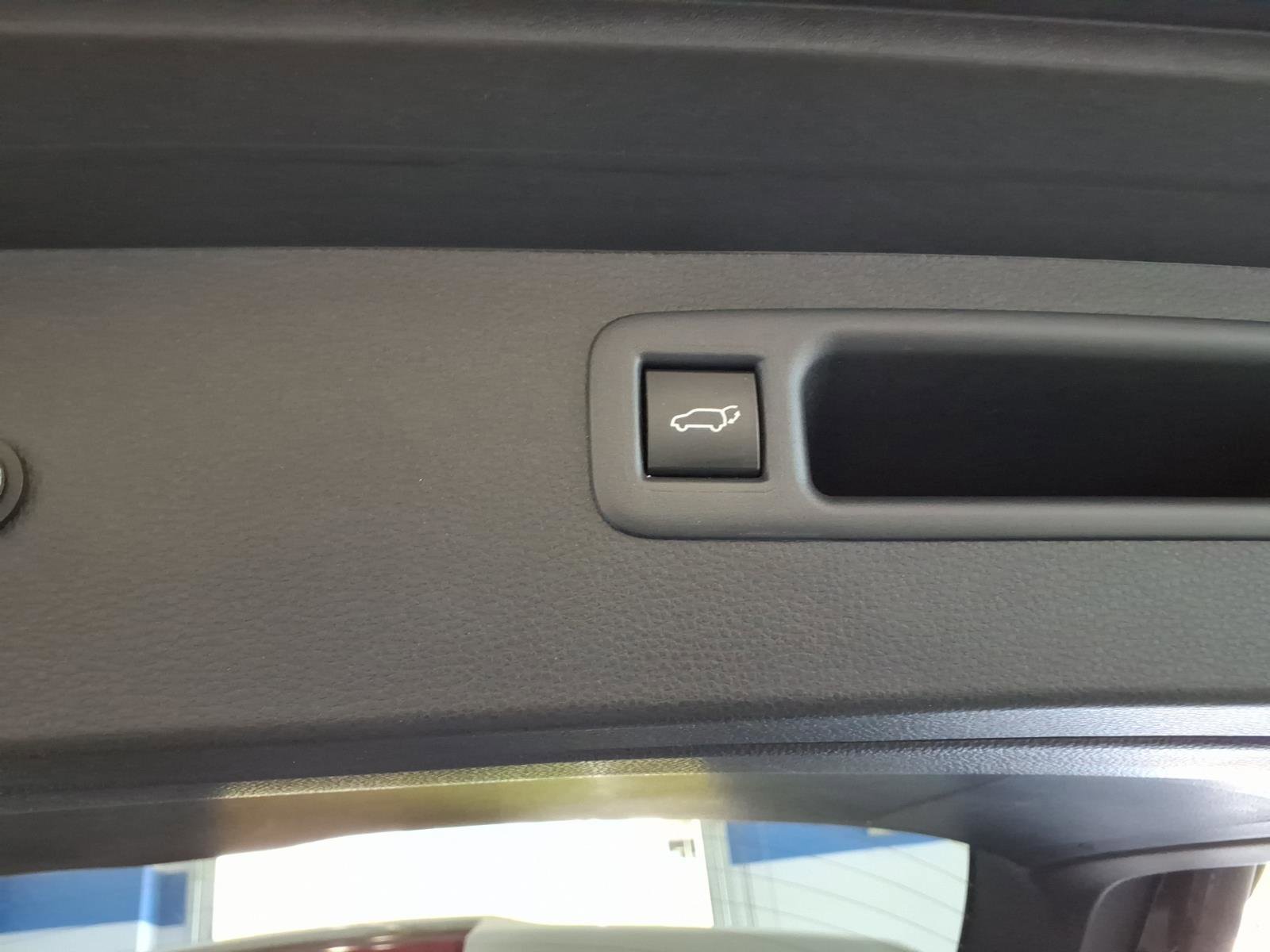 Used 2023 Toyota Highlander XLE AWD/4WD image 19