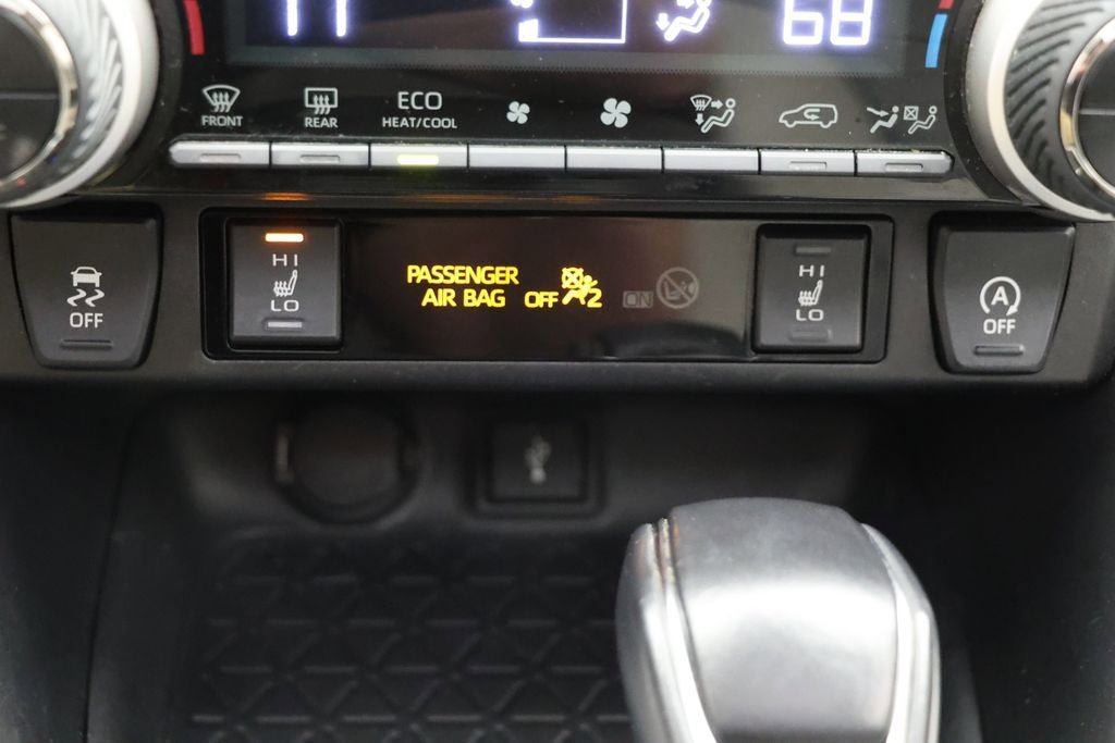 Used 2020 Toyota RAV4 XLE Premium AWD/4WD image 23