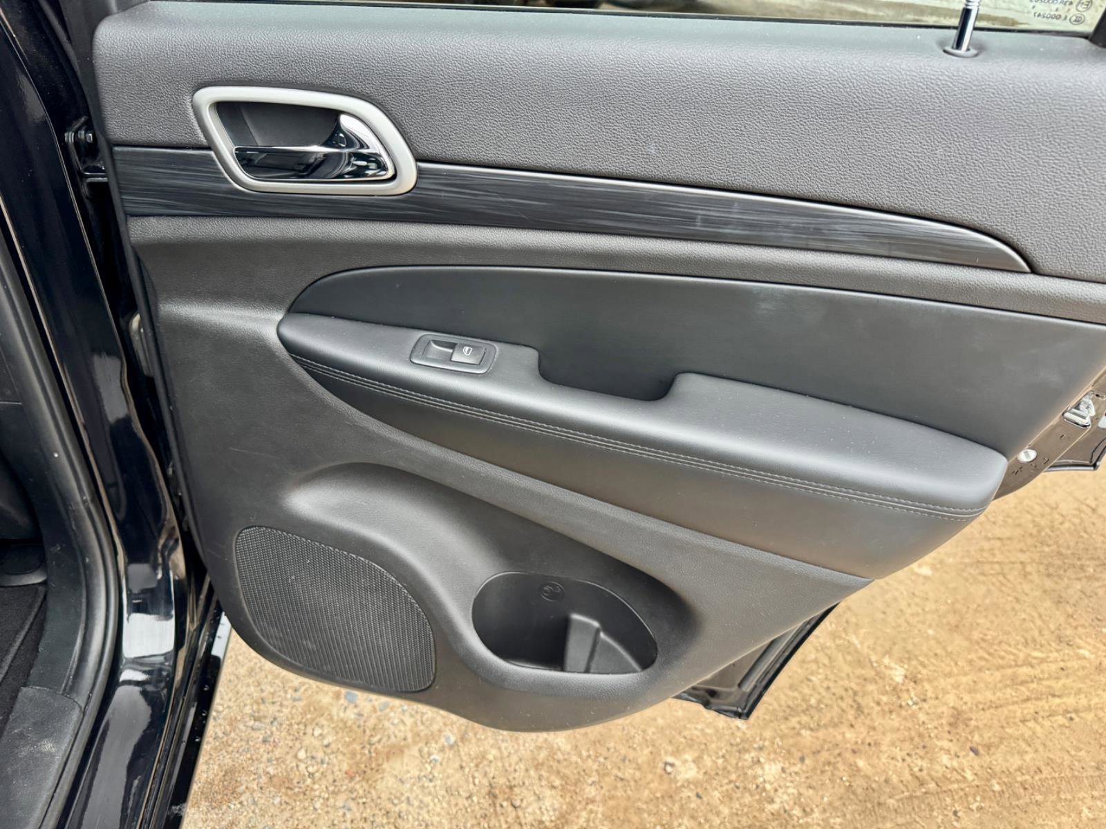 Used 2020 Jeep Grand Cherokee Altitude image 25