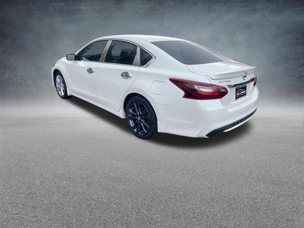 Used 2017 Nissan Altima 2.5 SR FWD image 3