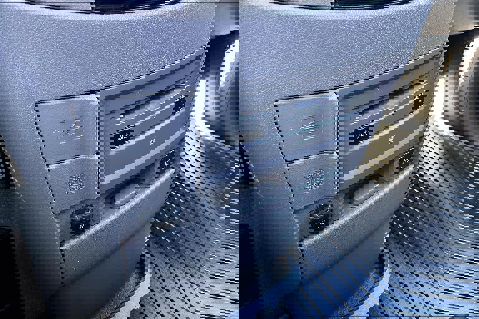 Used 2014 Honda Odyssey Touring Elite image 32