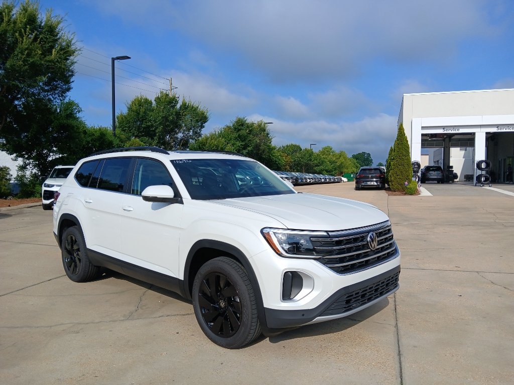 New 2026 Volkswagen Atlas SE FWD image 1