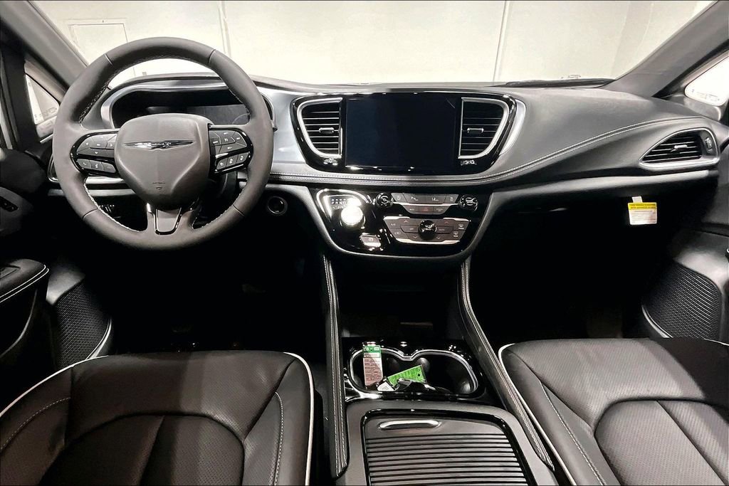 New 2026 Chrysler Pacifica Limited w/ S Appearance Package image 6