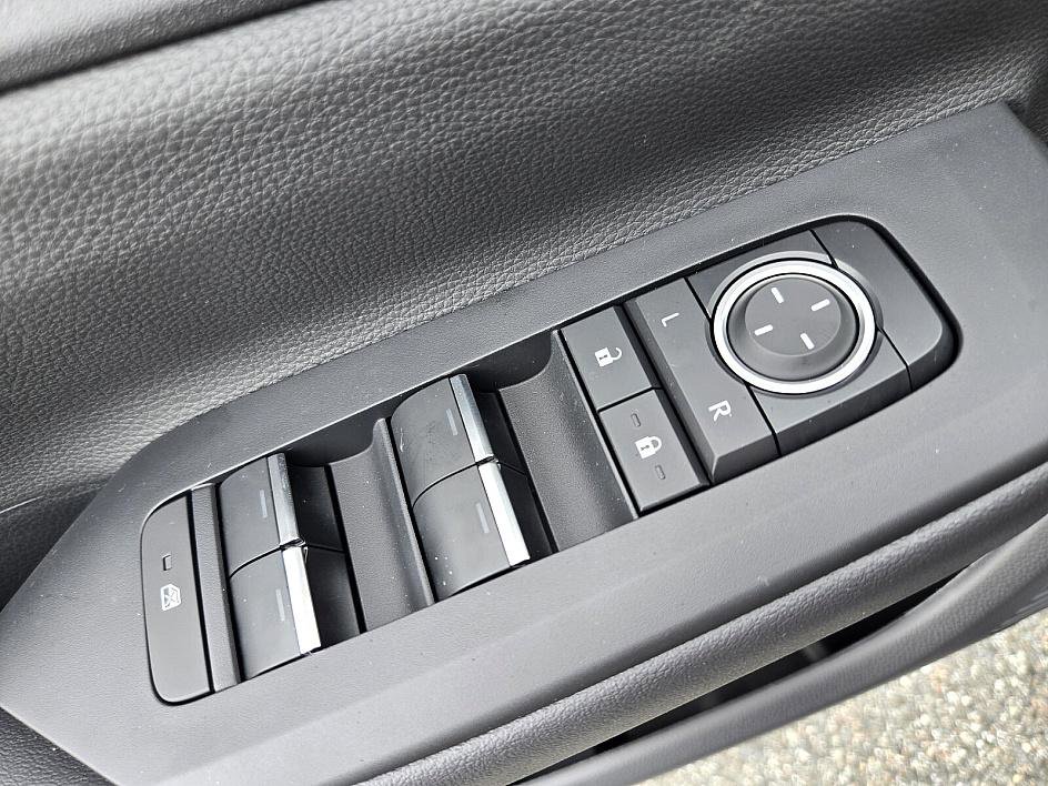 New 2025 Toyota Prius Plug-In Hybrid image 30