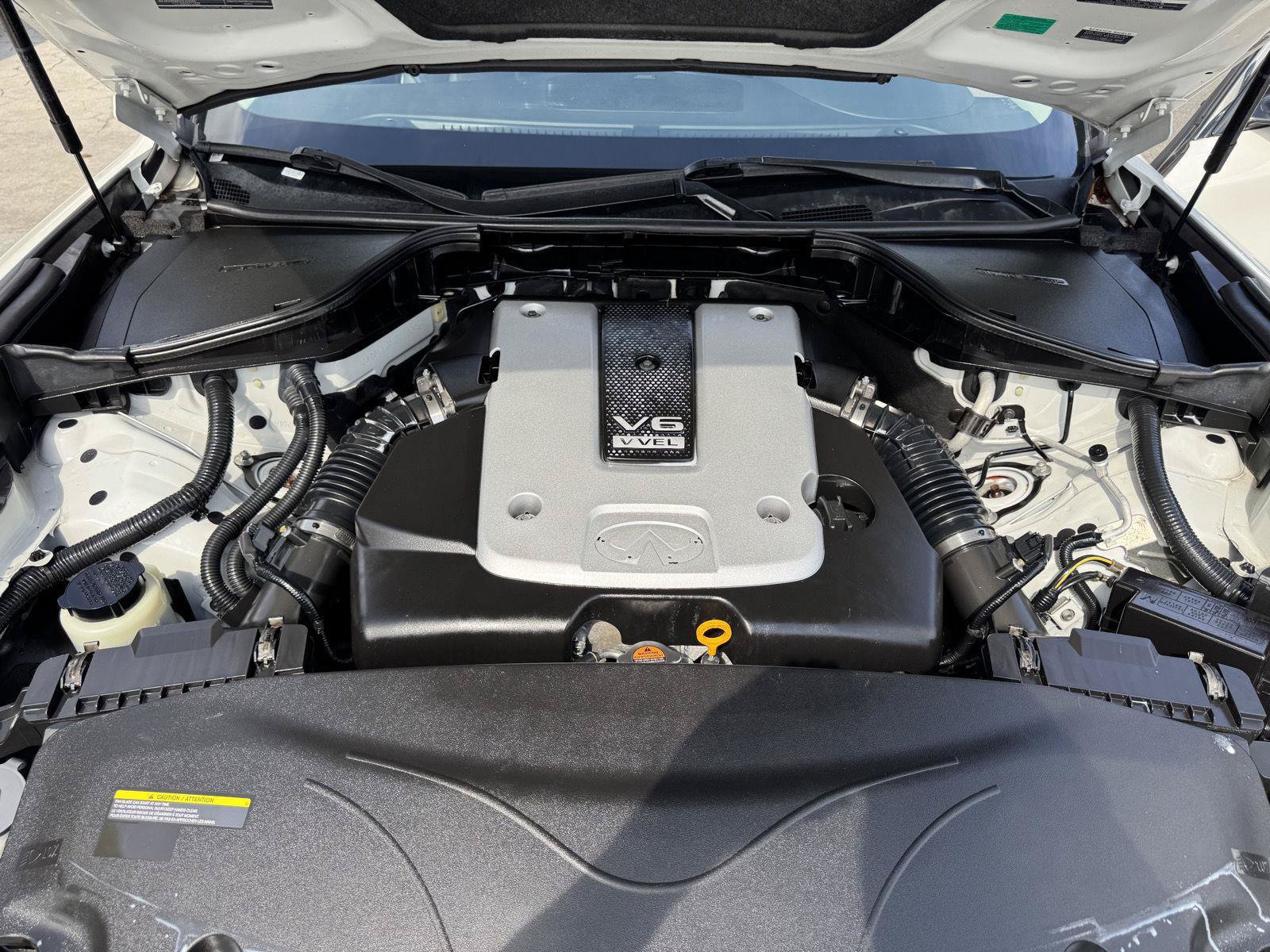 Used 2018 INFINITI Q70 Luxe RWD image 20