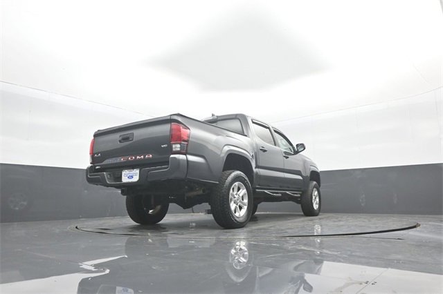 Used 2018 Toyota Tacoma SR image 38