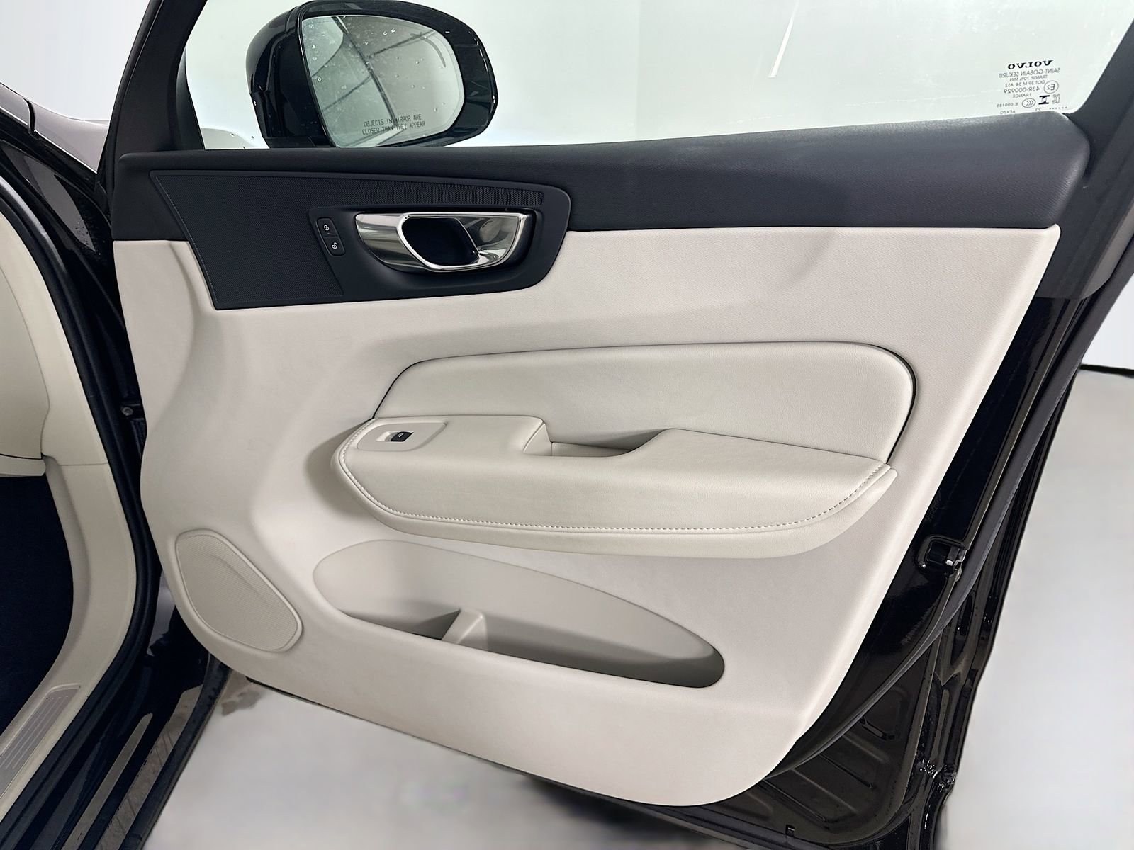 Used 2023 Volvo XC60 B5 Plus w/ Protection Package AWD/4WD image 45