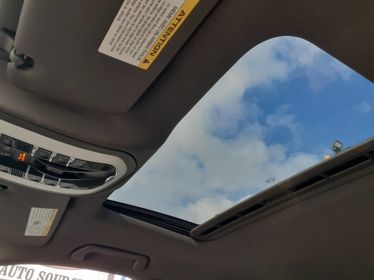 Used 2017 Porsche Cayenne Platinum Edition image 17