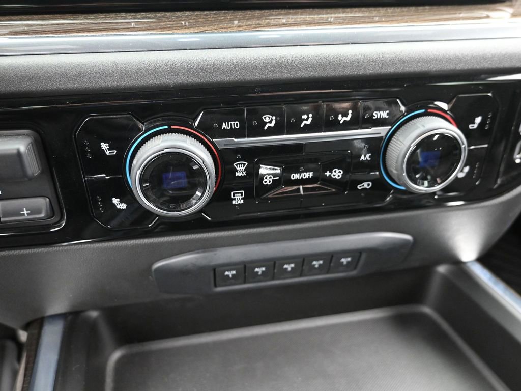 Used 2024 Chevrolet Silverado 3500 LT w/ Convenience Package image 16