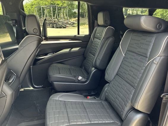 New 2026 Cadillac Escalade ESV Platinum Sport w/ LPO, ONYX Package AWD/4WD image 27