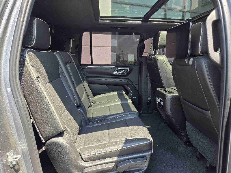 Used 2021 GMC Yukon XL SLT w/ SLT Premium Package image 15