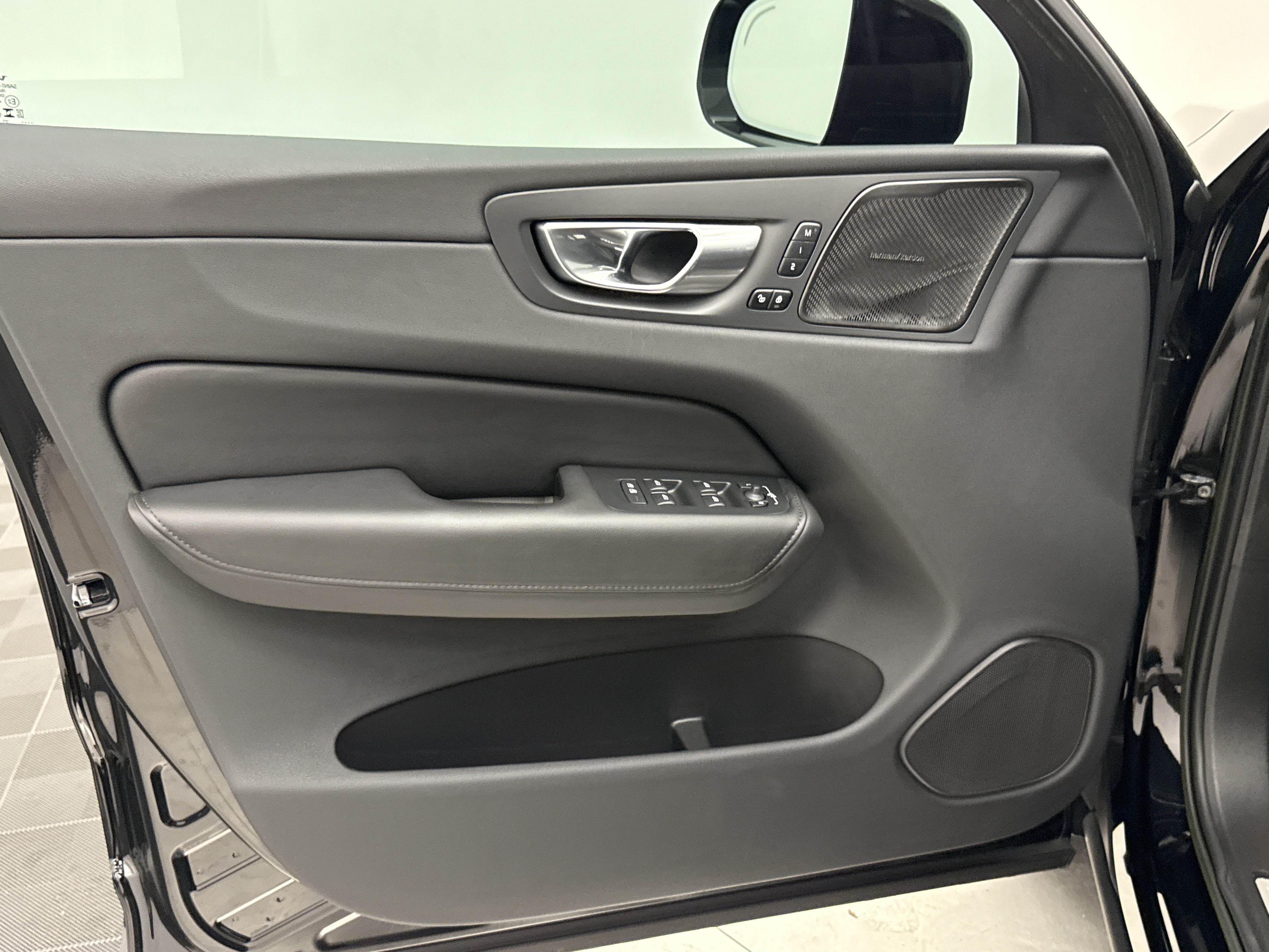 Certified 2023 Volvo XC60 B5 Plus w/ Climate Package FWD image 10