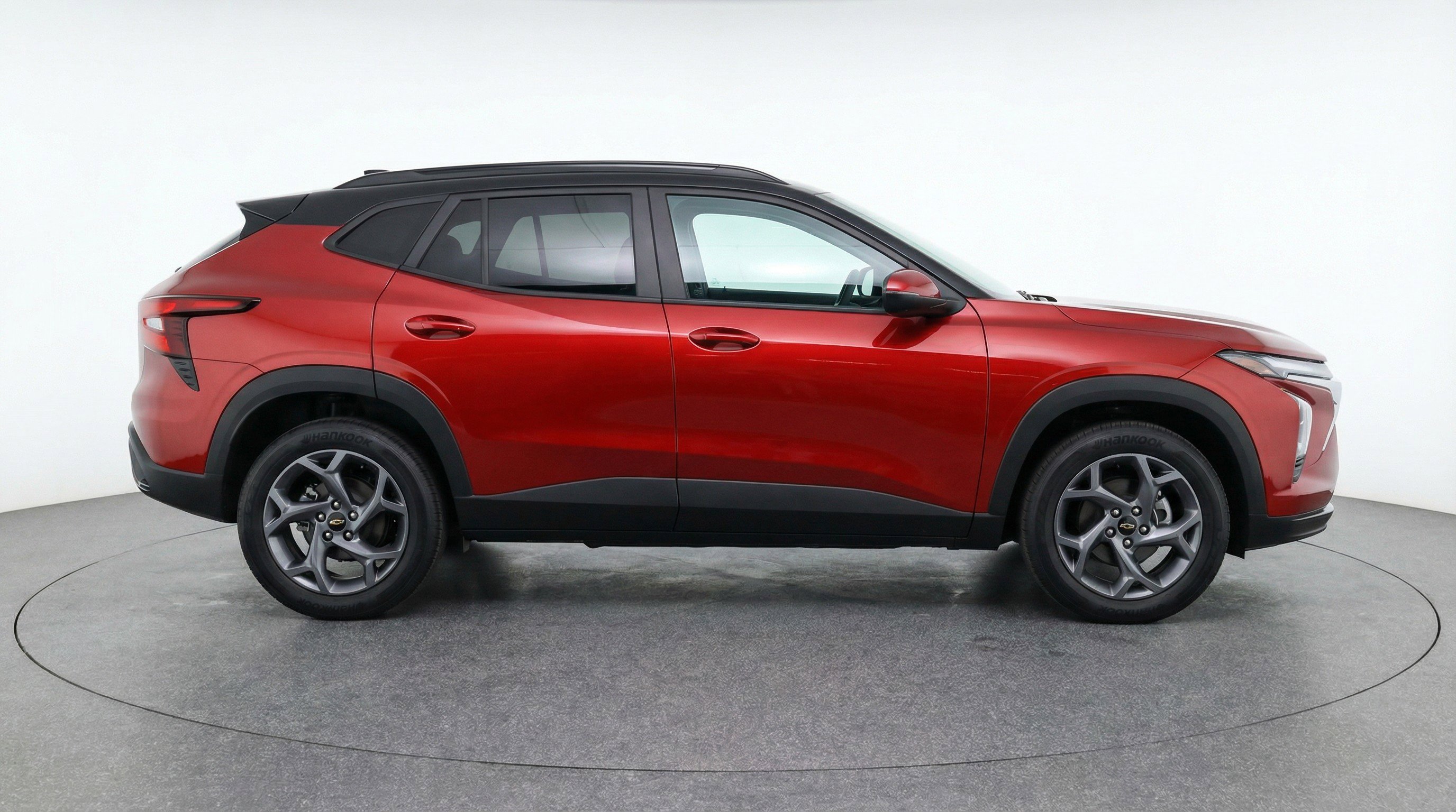 Used 2025 Chevrolet Trax LT FWD image 11